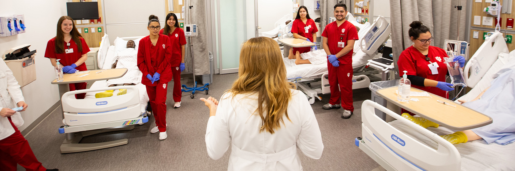 Instructor leading class in the Simulation and Skills Lab